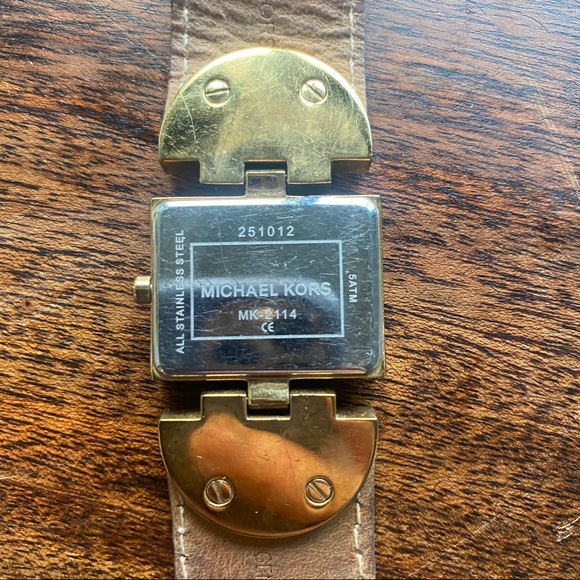 Micheal Kors snake print watch with gold clasps - Picture 5 of 7